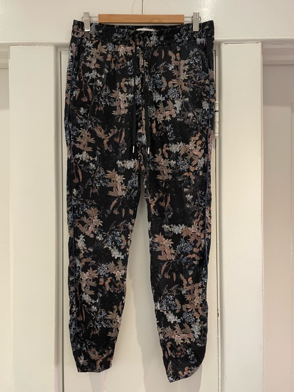 Munthe Floral Drawstring Jogger Pants in Black